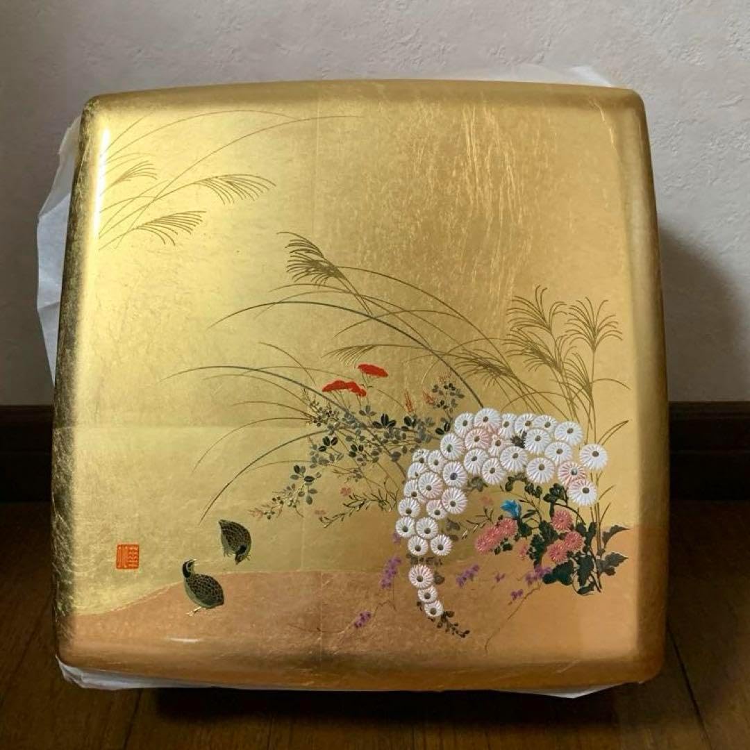 金色の重箱 花柄 漆器 高さ約10cm縦横24cm 金色の重箱 花 金色の重箱 花柄 漆器 高さ約10cm縦横24cm 金色の重箱 花